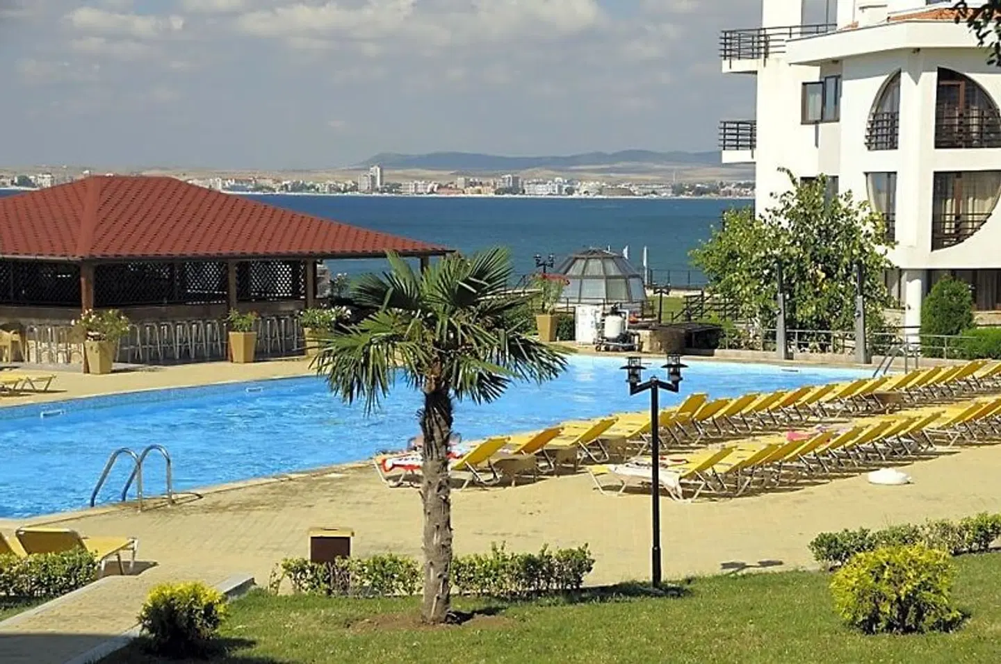 Diamond Apart Complex OUTDOOR_POOL