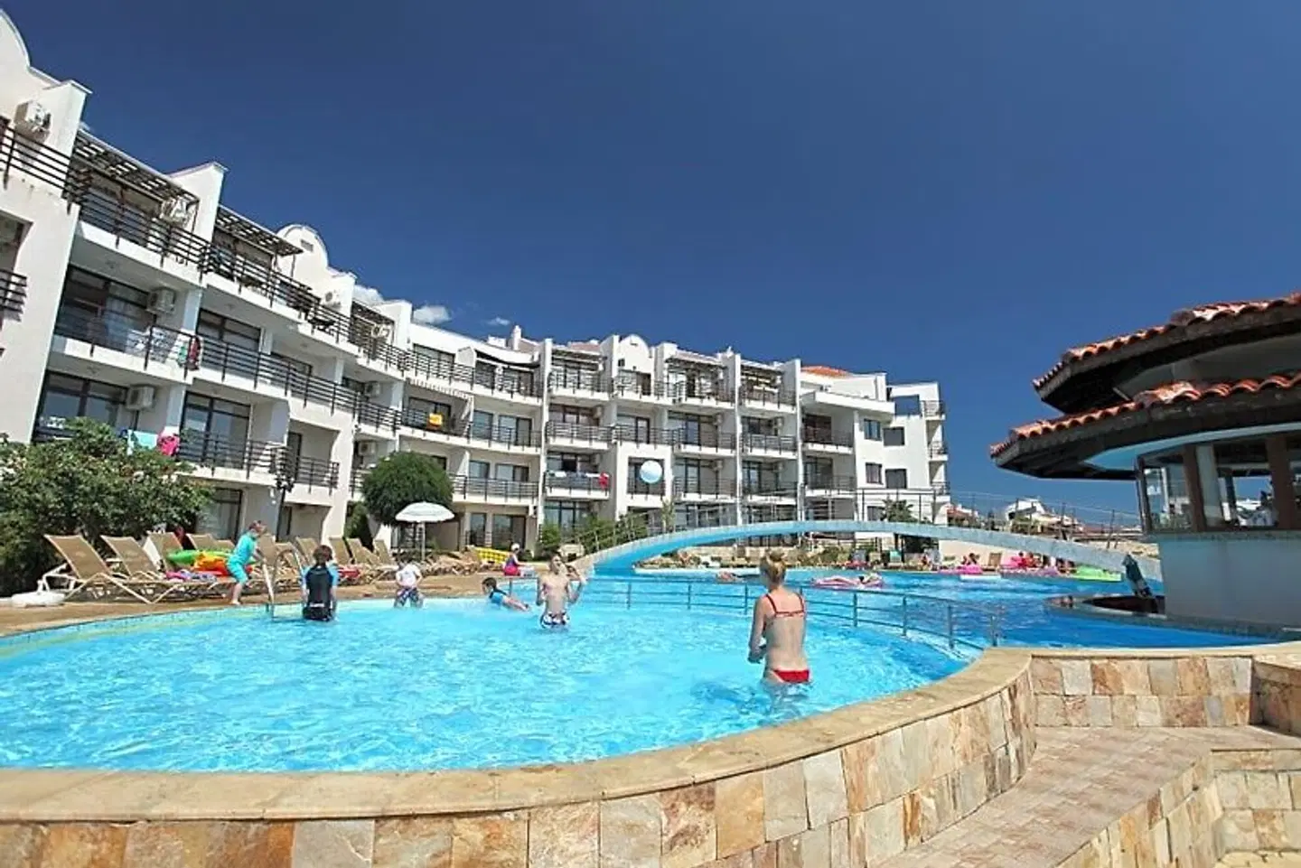 Diamond Apart Complex OUTDOOR_POOL