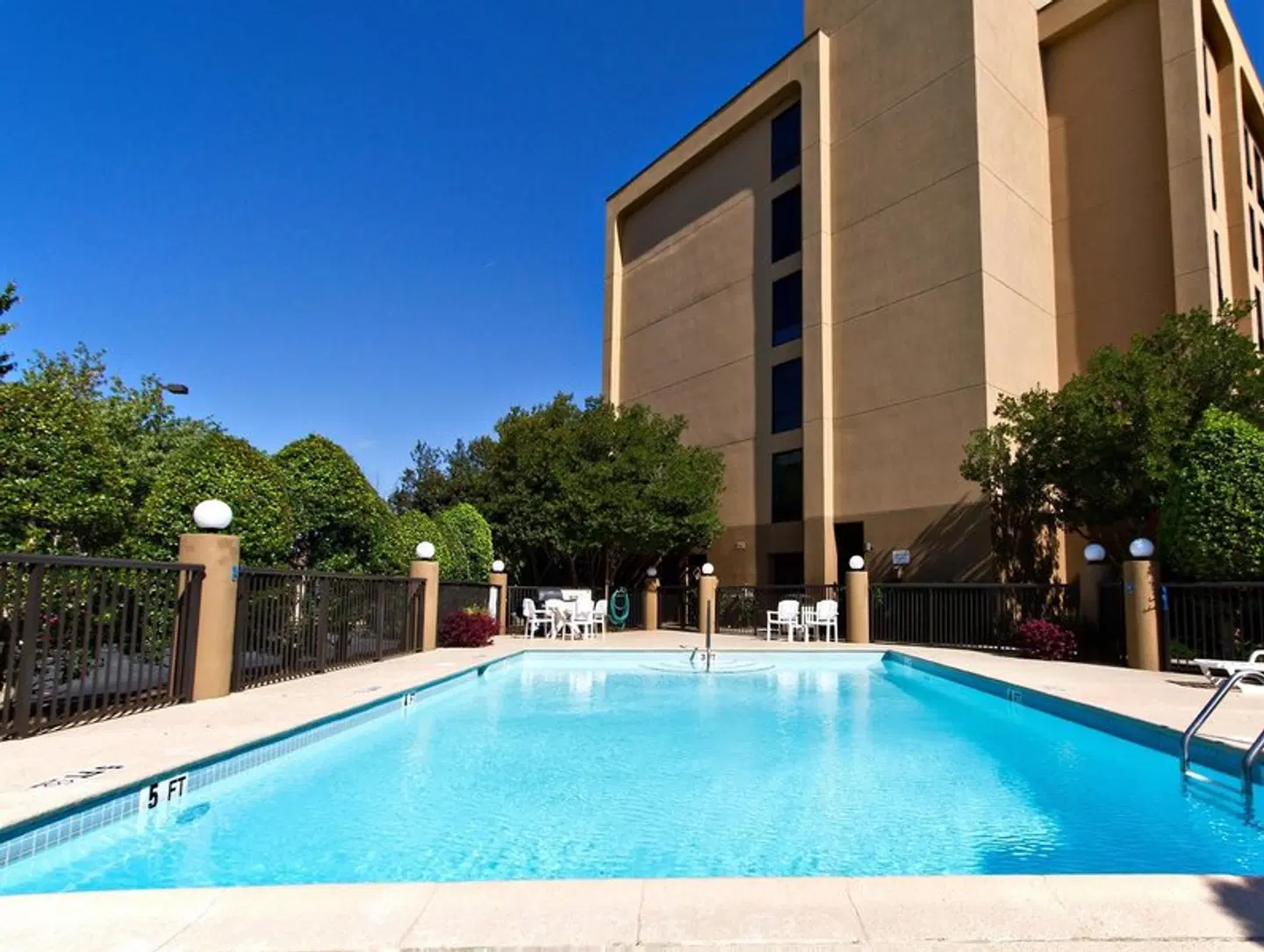 Hampton Inn Charlotte-University Place OUTDOOR_POOL