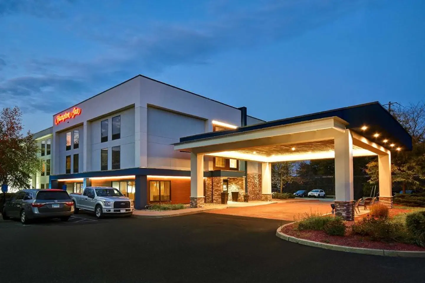 Hampton Inn White River Junction EXTERIOR