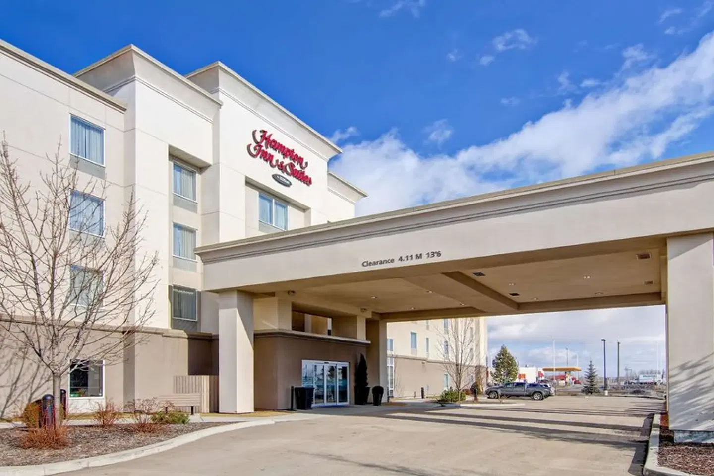 Hampton Inn & Suites by Hilton Red Deer EXTERIOR