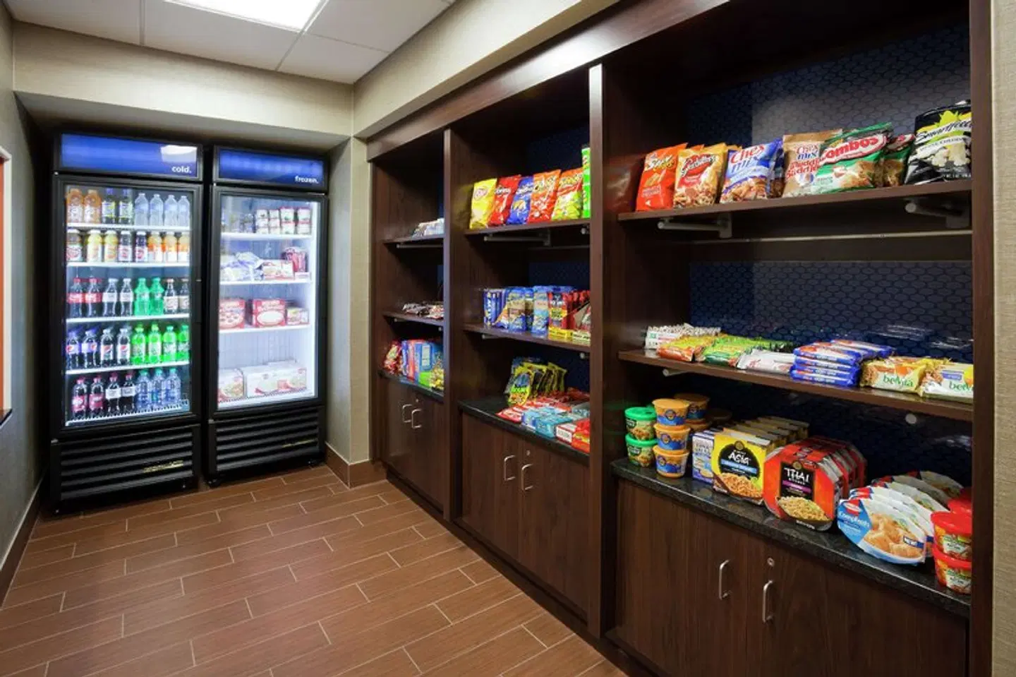Hampton Inn & Suites Minneapolis West/ Minnetonka Bar