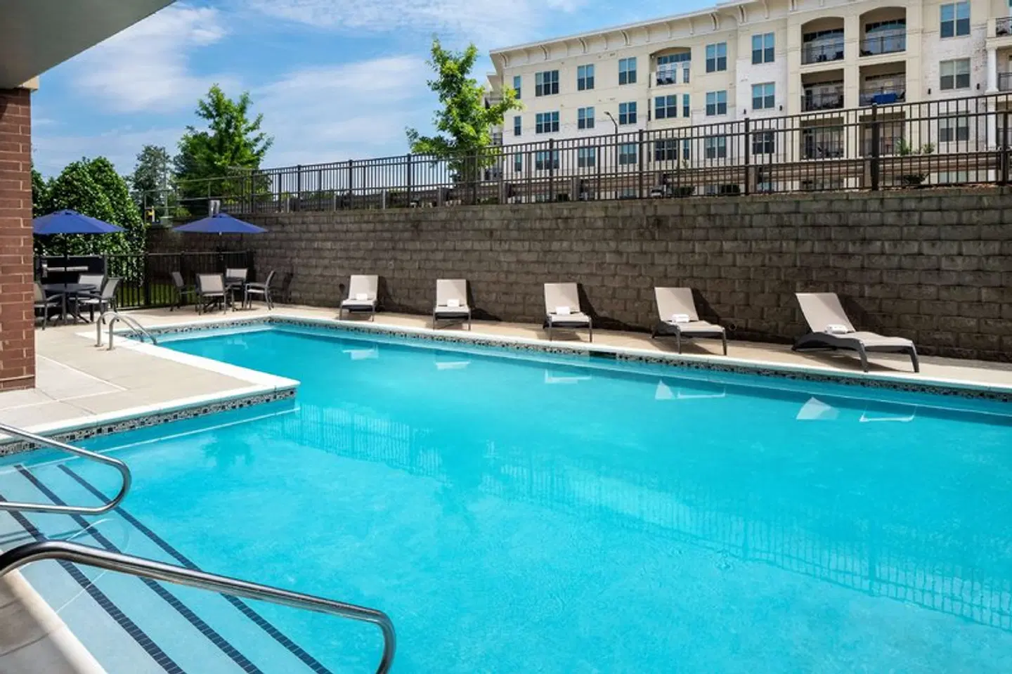 Hampton Inn & Suites Charlotte/Ballantyne OUTDOOR_POOL