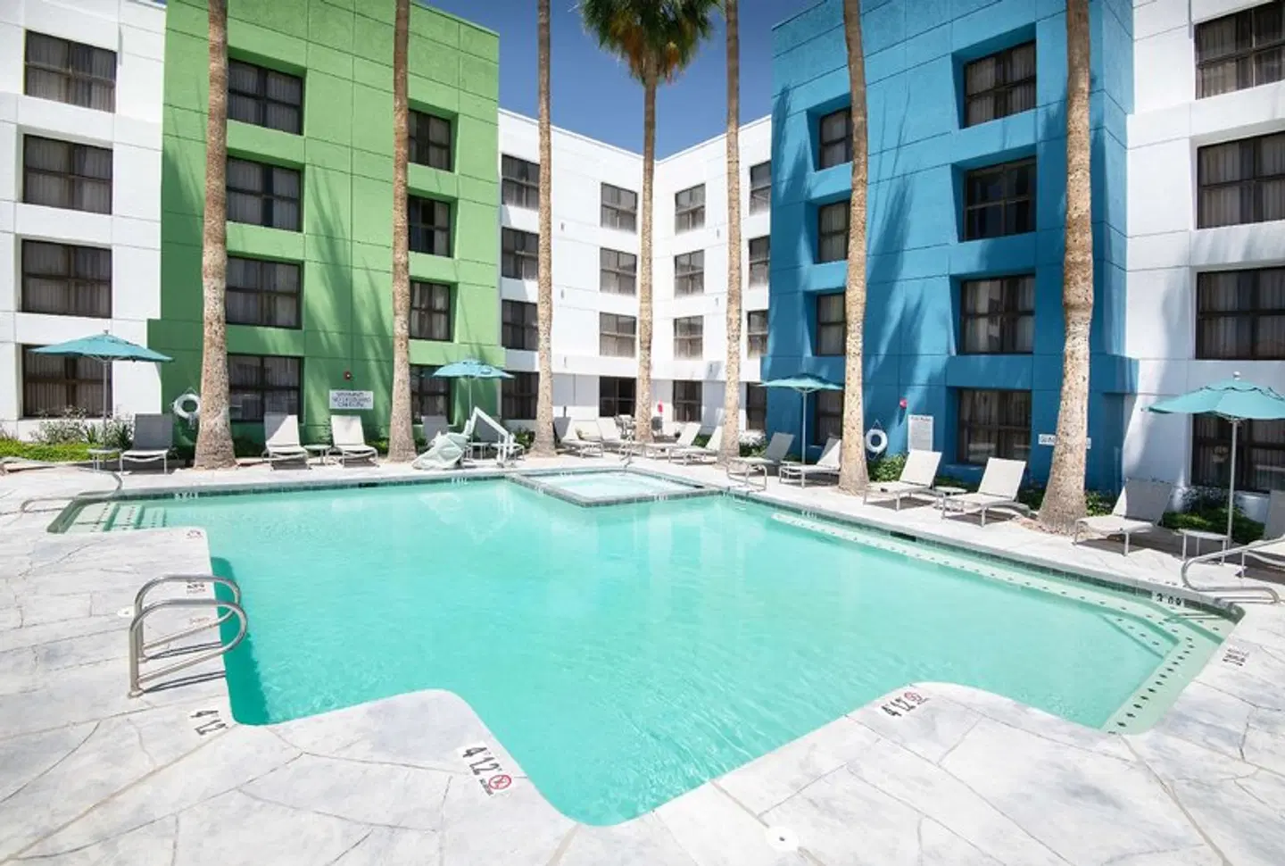 DoubleTree by Hilton Phoenix Chandler OUTDOOR_POOL