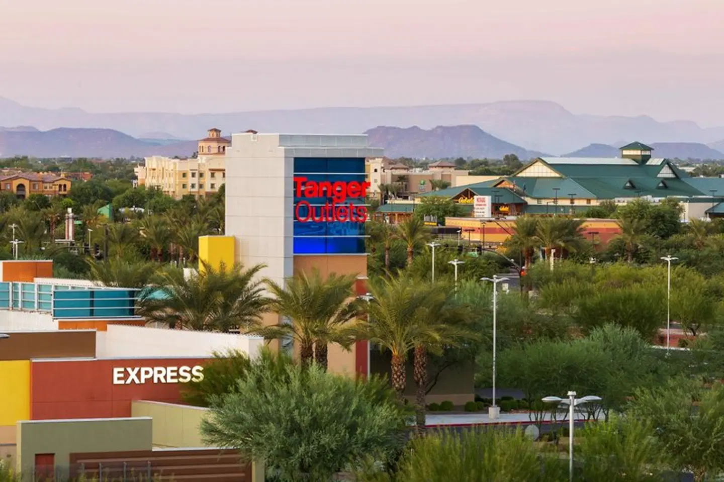 Hampton Inn & Suites Phoenix Glendale-Westgate EXTERIOR