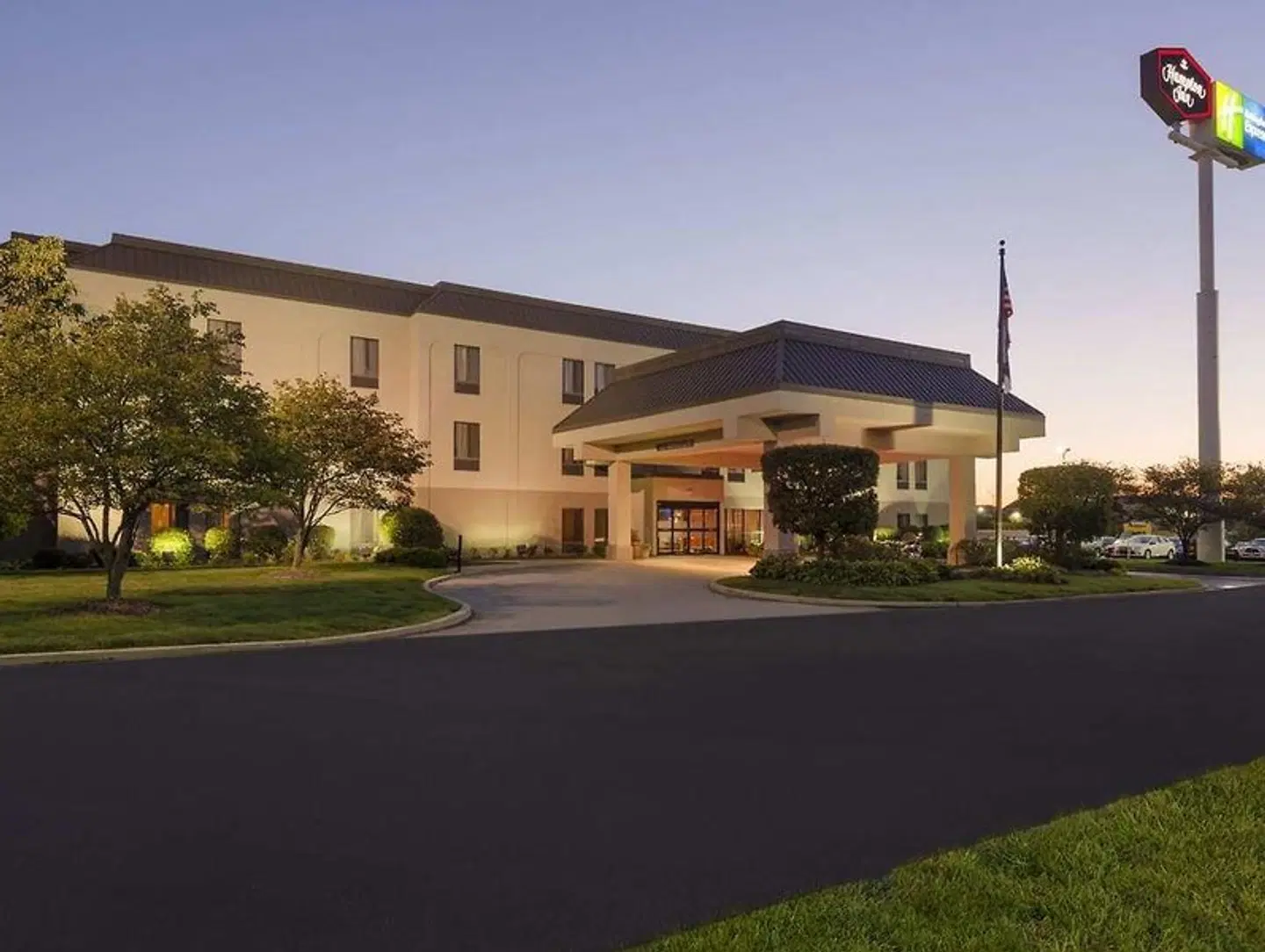 Hampton Inn Merrillville EXTERIOR