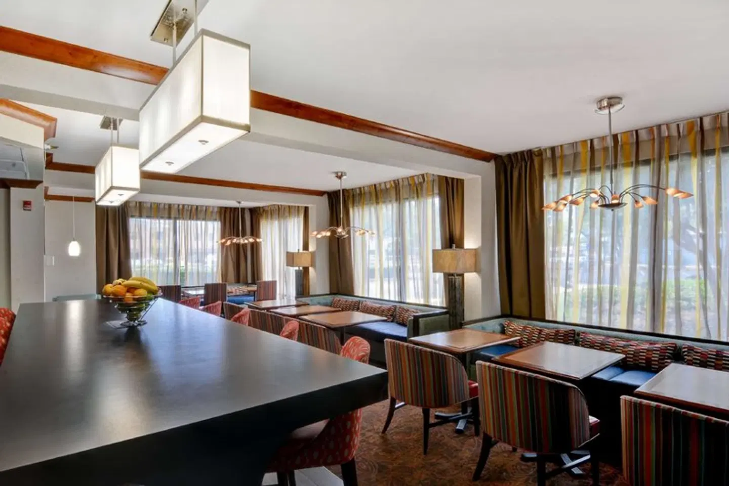 Hampton Inn Memphis-Poplar ROOM_EXAMPLE