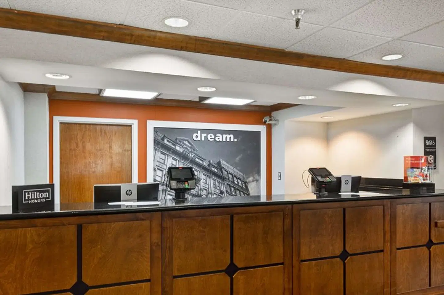 Hampton Inn Memphis-Poplar LOUNGE_LOBBY