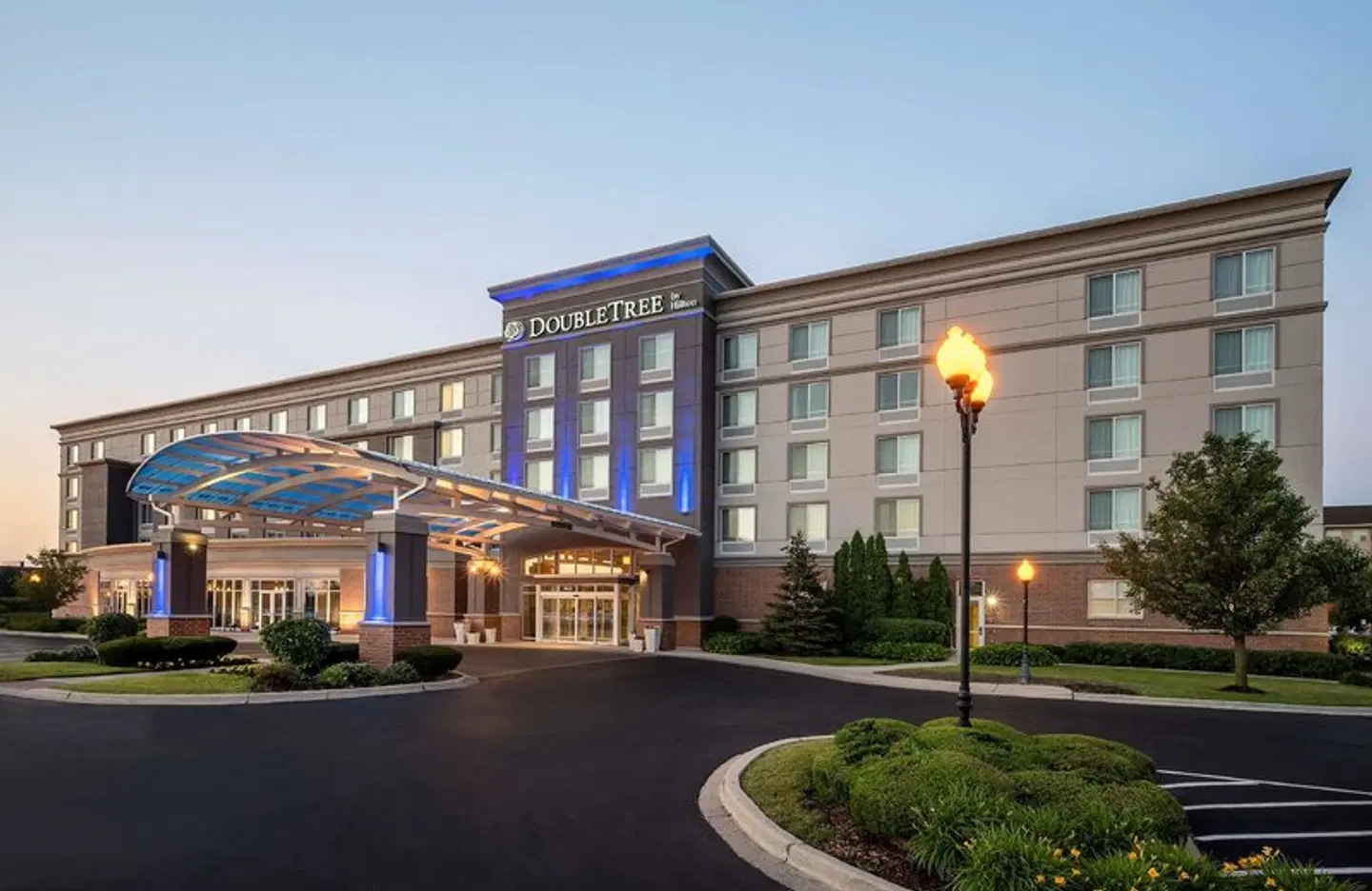 DoubleTree by Hilton Chicago Midway Airport EXTERIOR