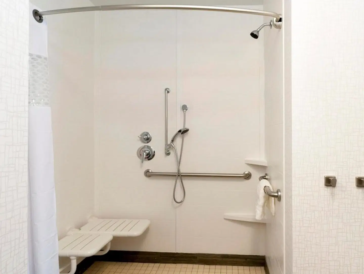 Hampton Inn & Suites Duluth North / Mall Area Badezimmer