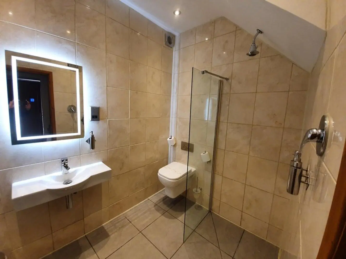 Tennyson Court Badezimmer