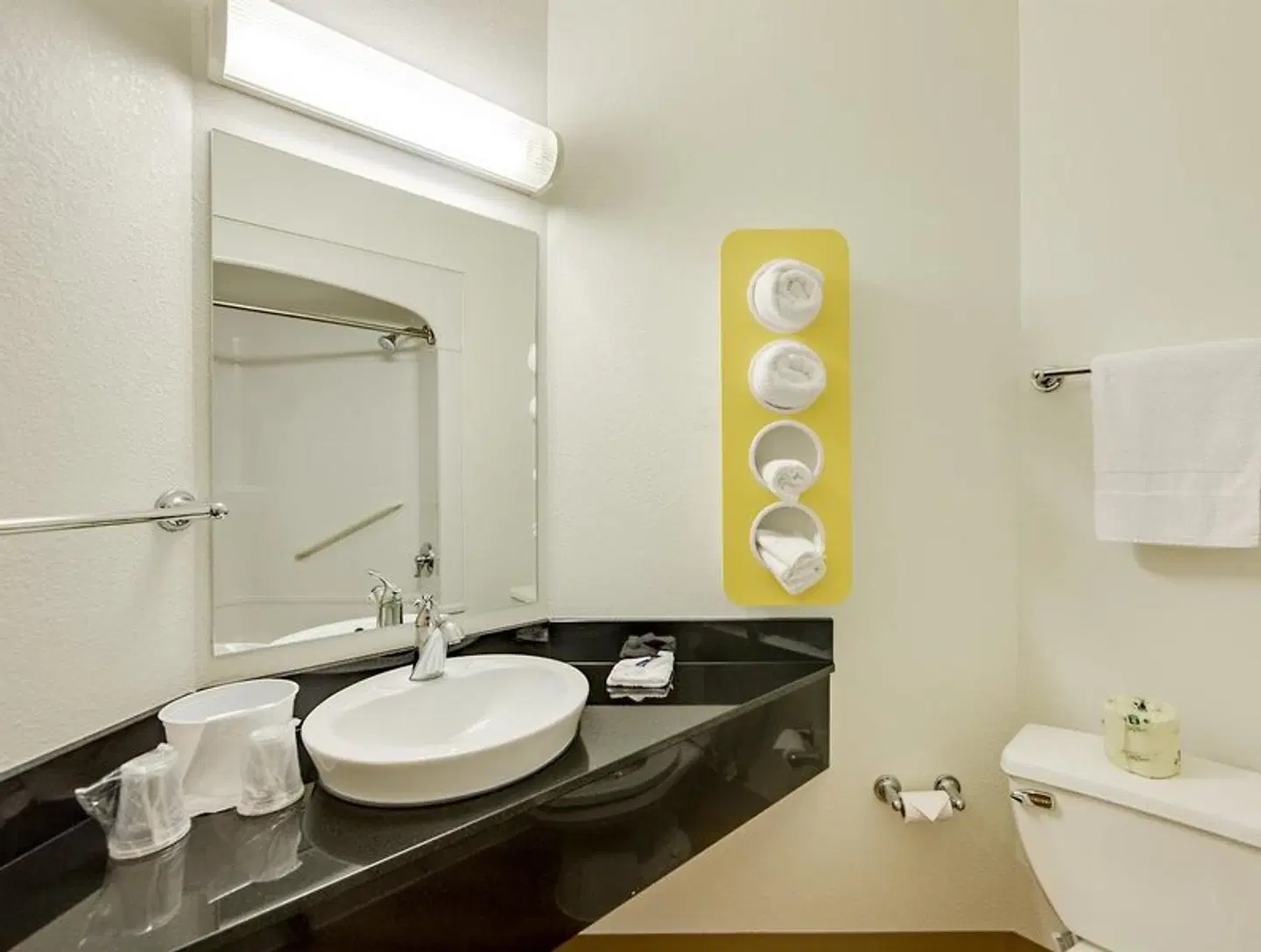 Motel 6 Brampton, ON - Toronto Badezimmer