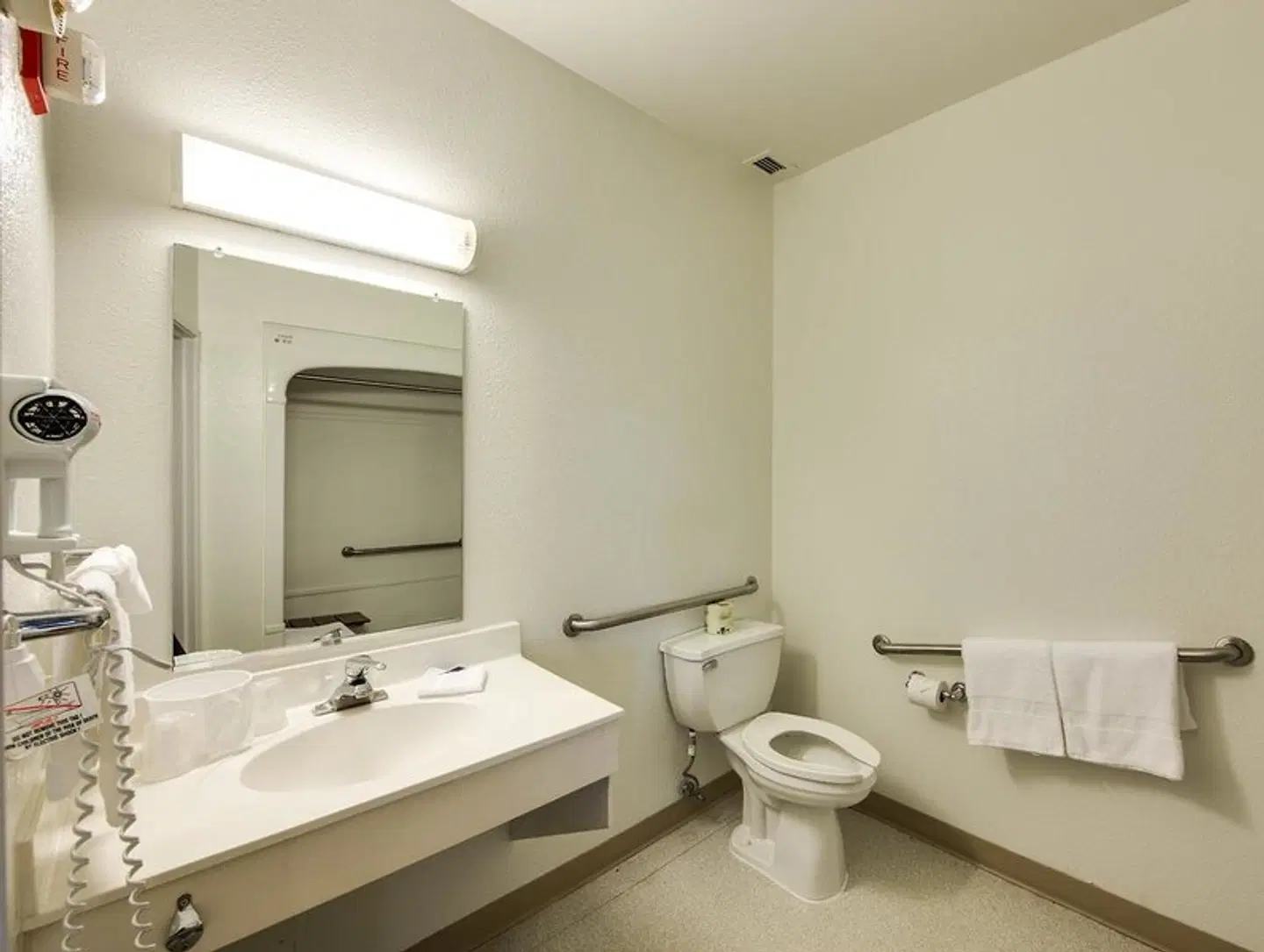 Motel 6 Brampton, ON - Toronto Badezimmer