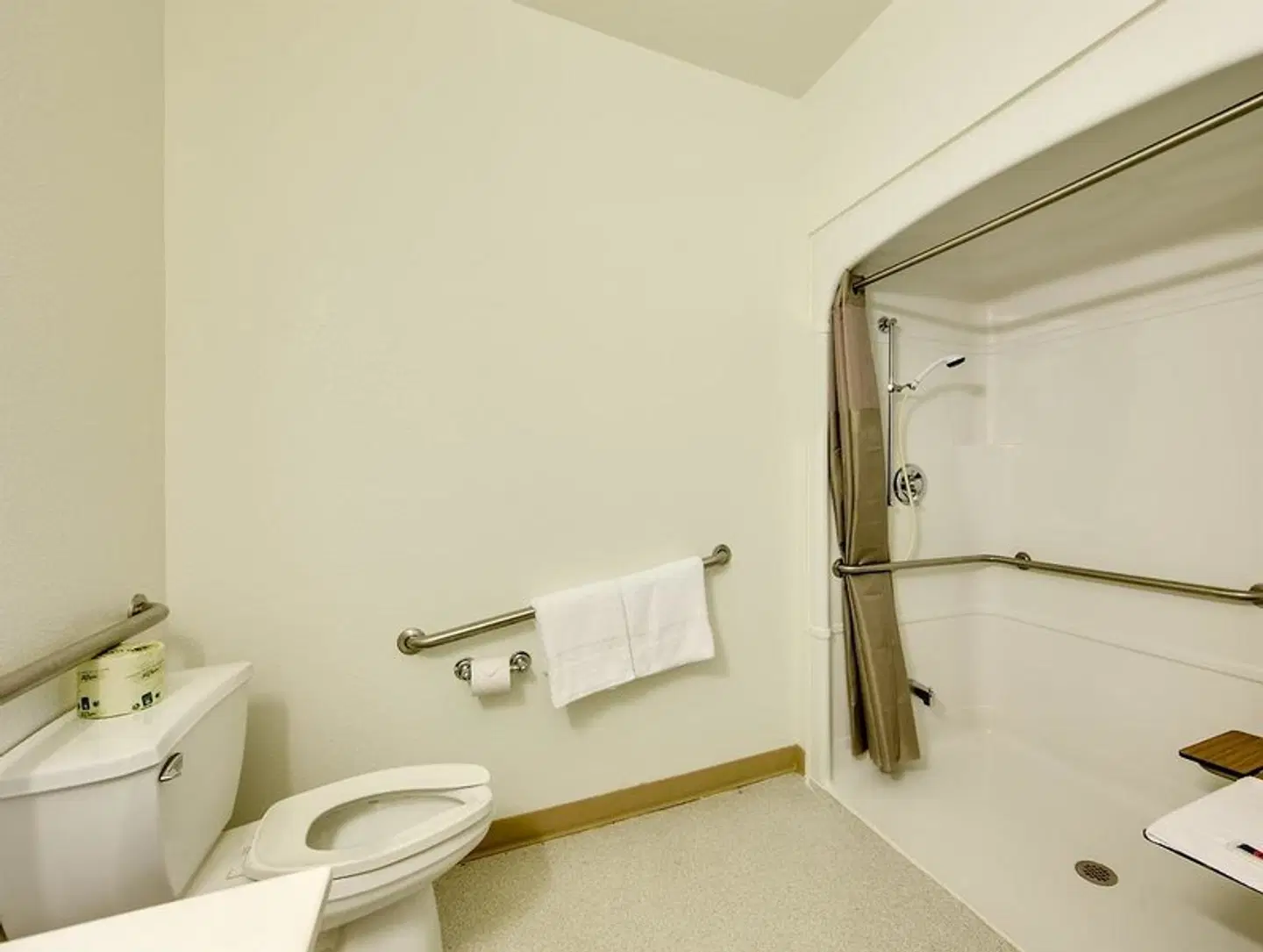 Motel 6 Brampton, ON - Toronto Badezimmer