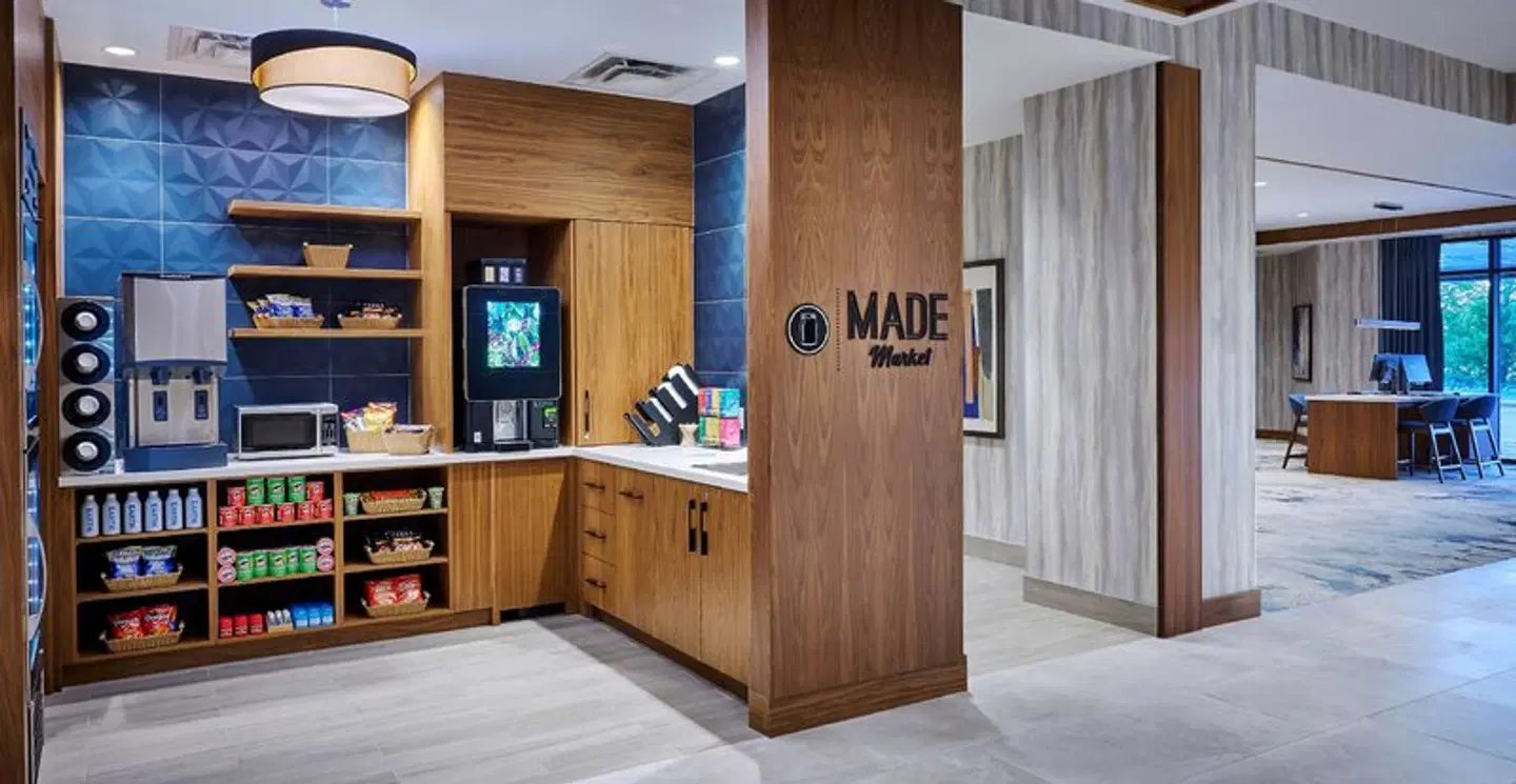 DoubleTree by Hilton Windsor Hotel & Suites LOUNGE_LOBBY