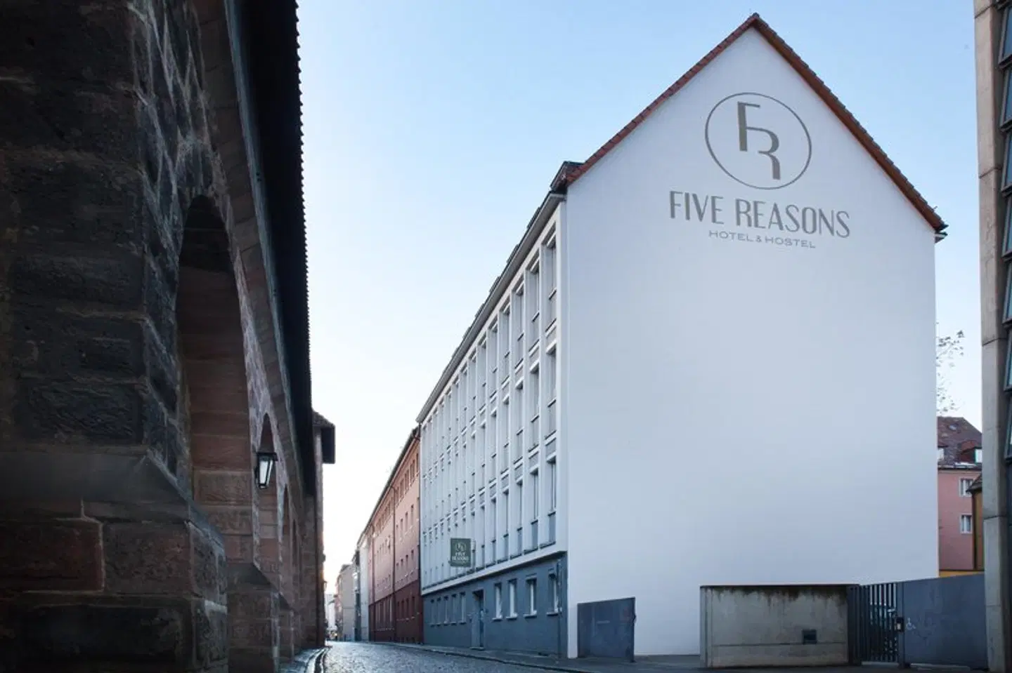 Five Reasons Hotel & Hostel EXTERIOR