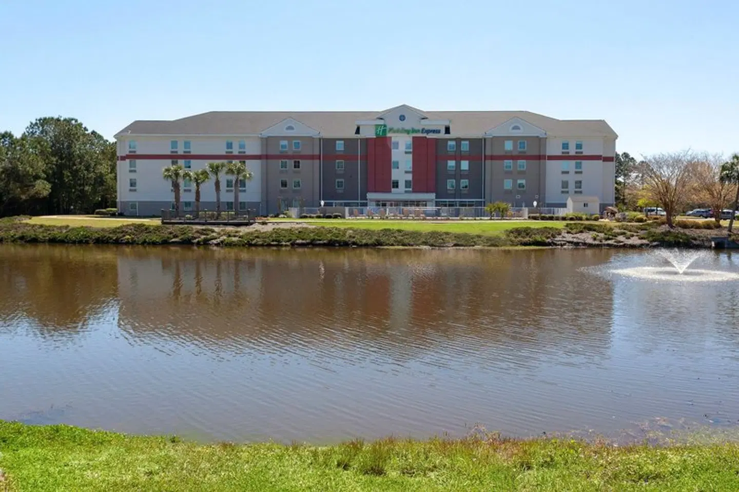 Holiday Inn Express Myrtle Beach-Broadway@The Bch by IHG EXTERIOR
