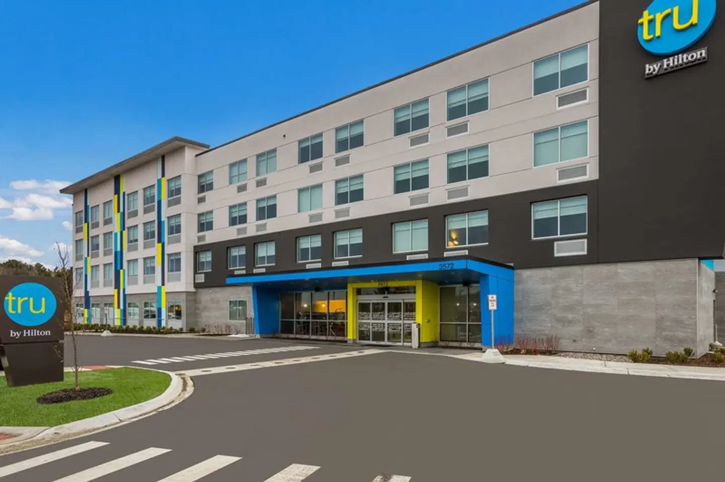 Tru by Hilton Traverse City EXTERIOR