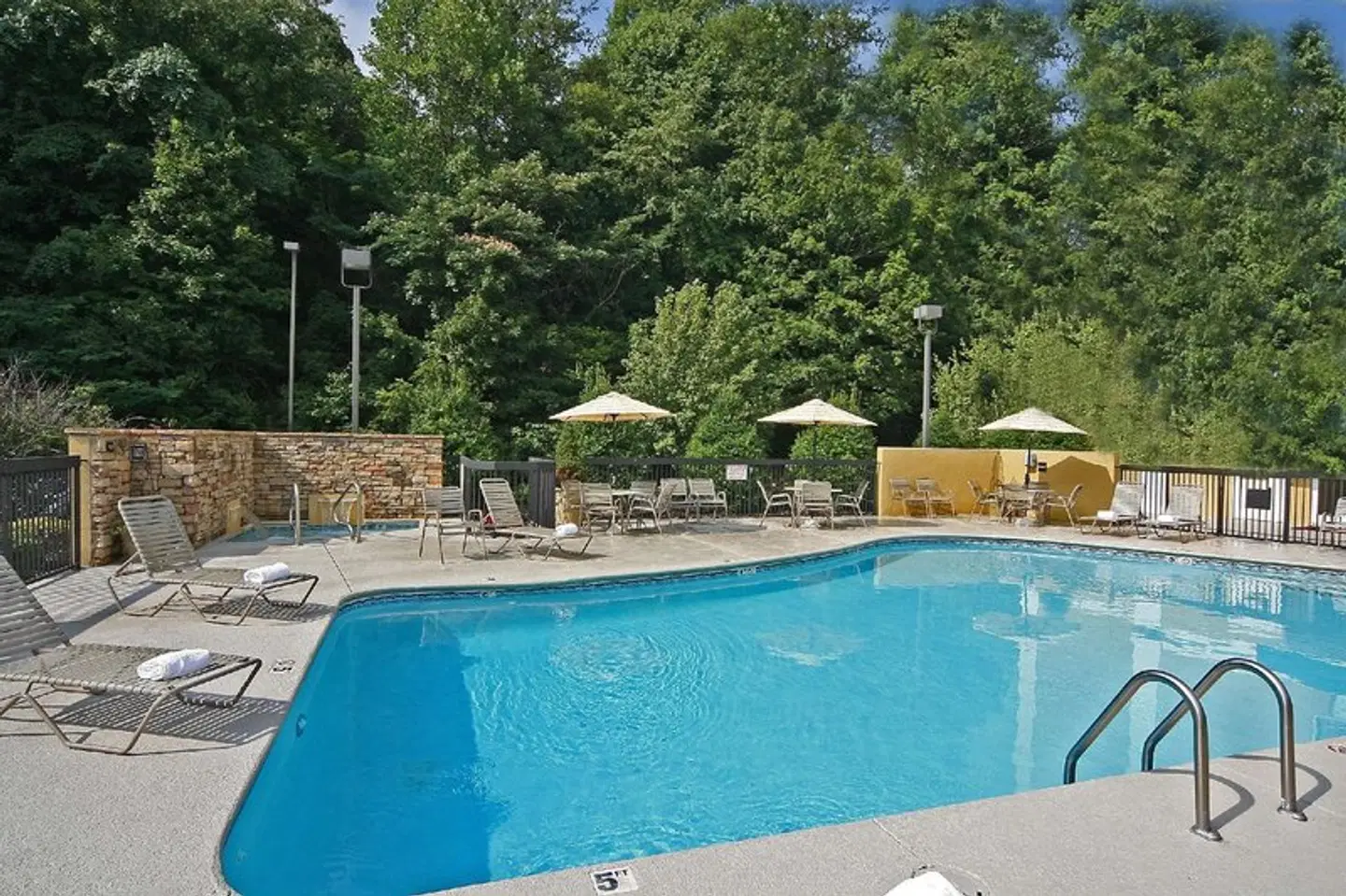 Hampton Inn & Suites Pigeon Forge On The Parkway OUTDOOR_POOL