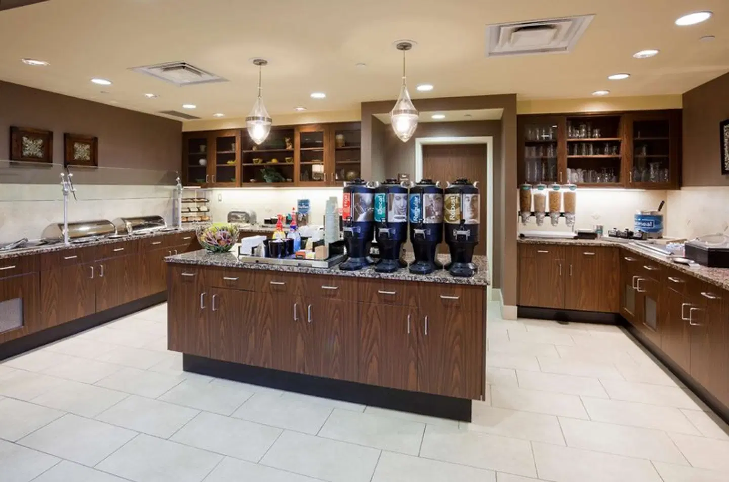 Homewood Suites by Hilton Minneapolis - Saint Louis Park at West End Bar