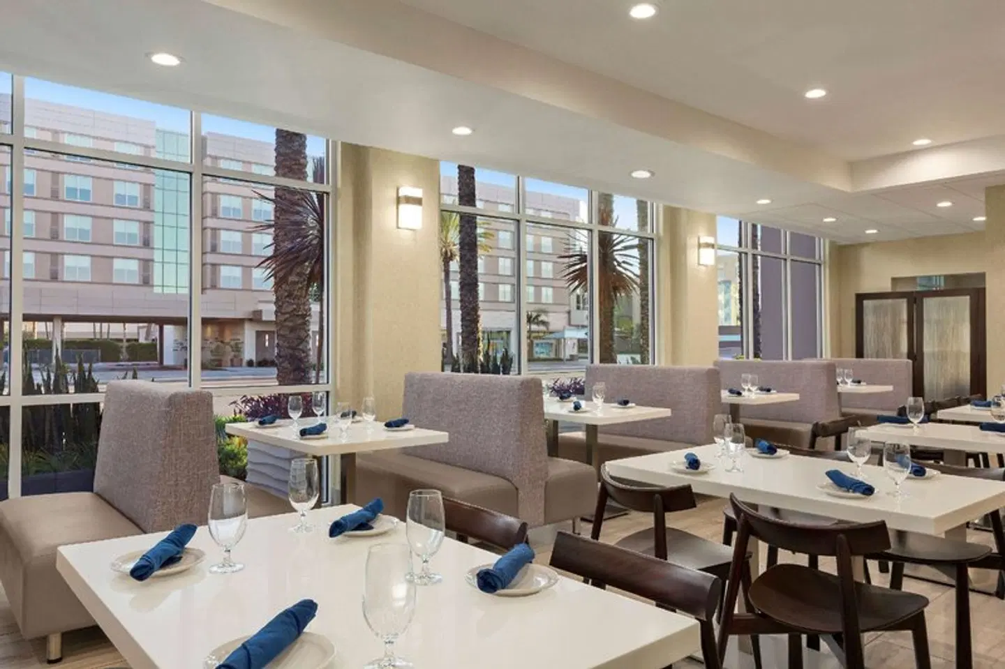 Wyndham Anaheim Restaurant