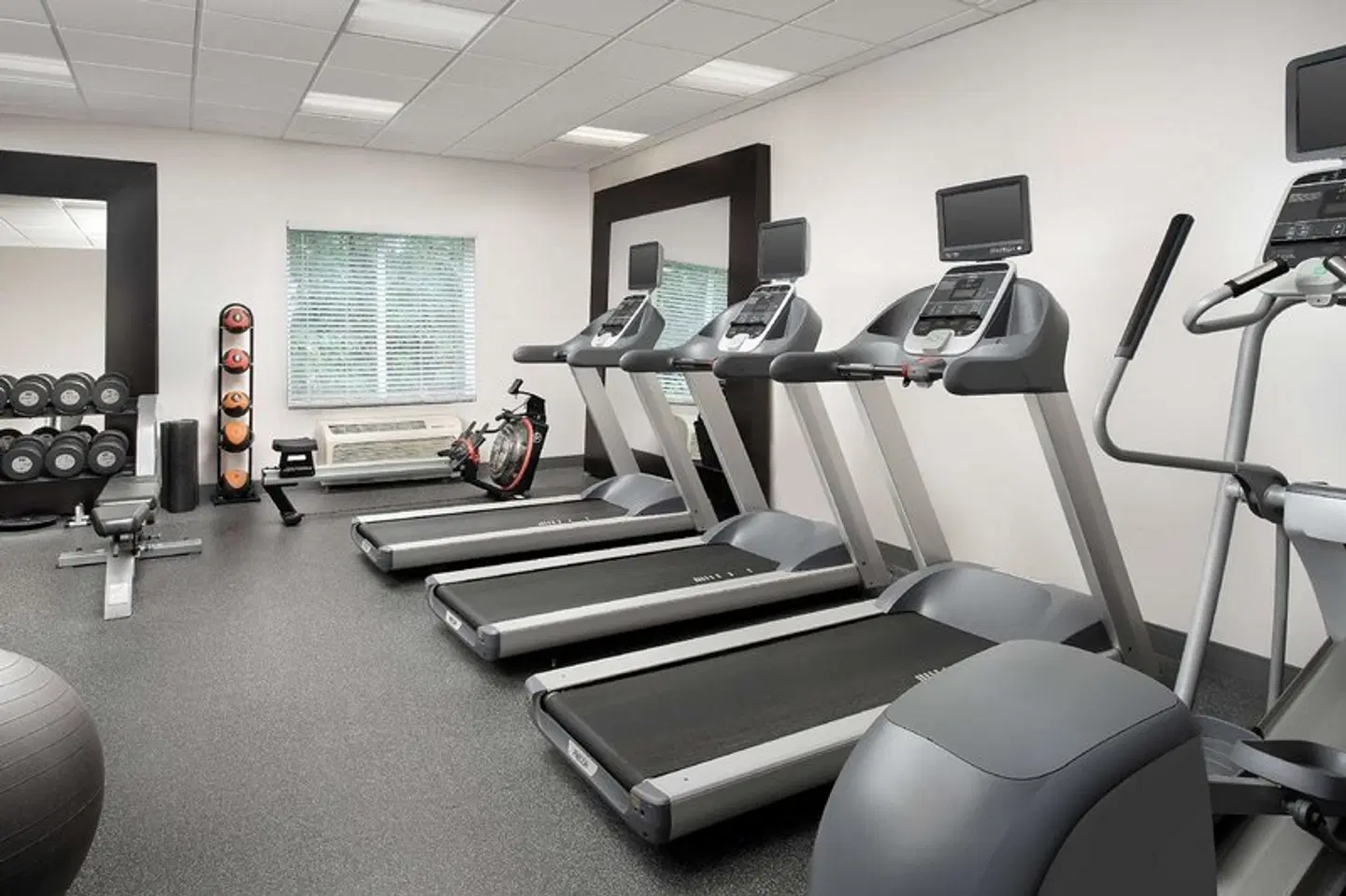 Hilton Garden Inn Charlotte/Mooresville SPORTS_AND_LEISURE