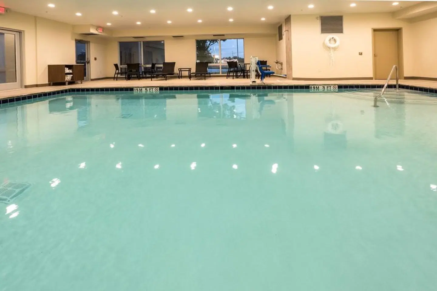 Holiday Inn Express & Suites Commerce by IHG Hallenbad