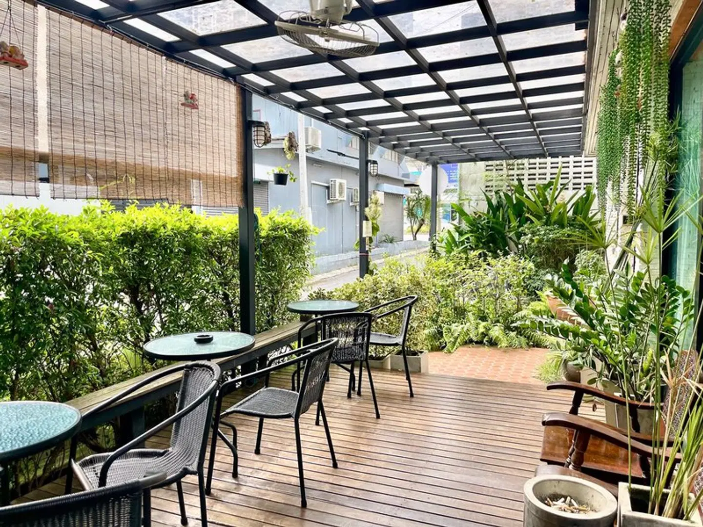 Early Bird Hostel Ayutthaya Terrasse