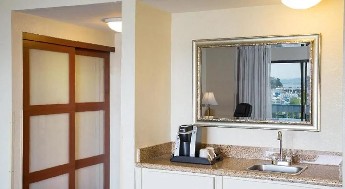 The Marina Inn on San Francisco Bay ROOM_EXAMPLE