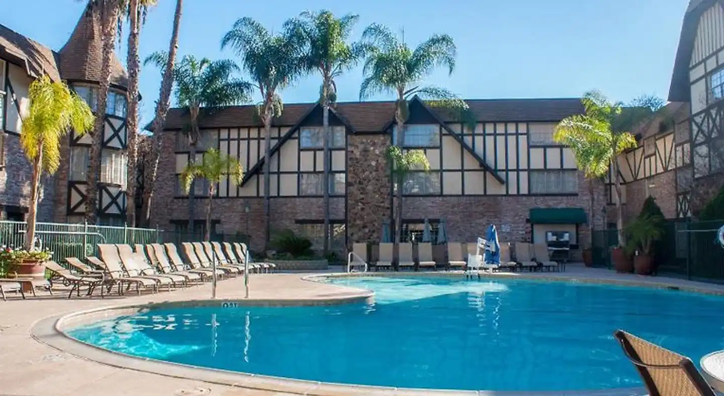 Anaheim Majestic Garden Hotel Pool