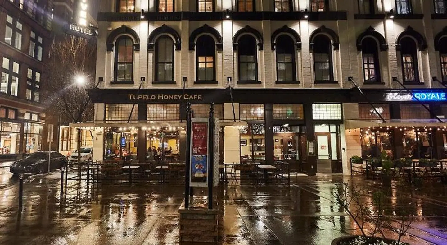 The Oliver Hotel Bar
