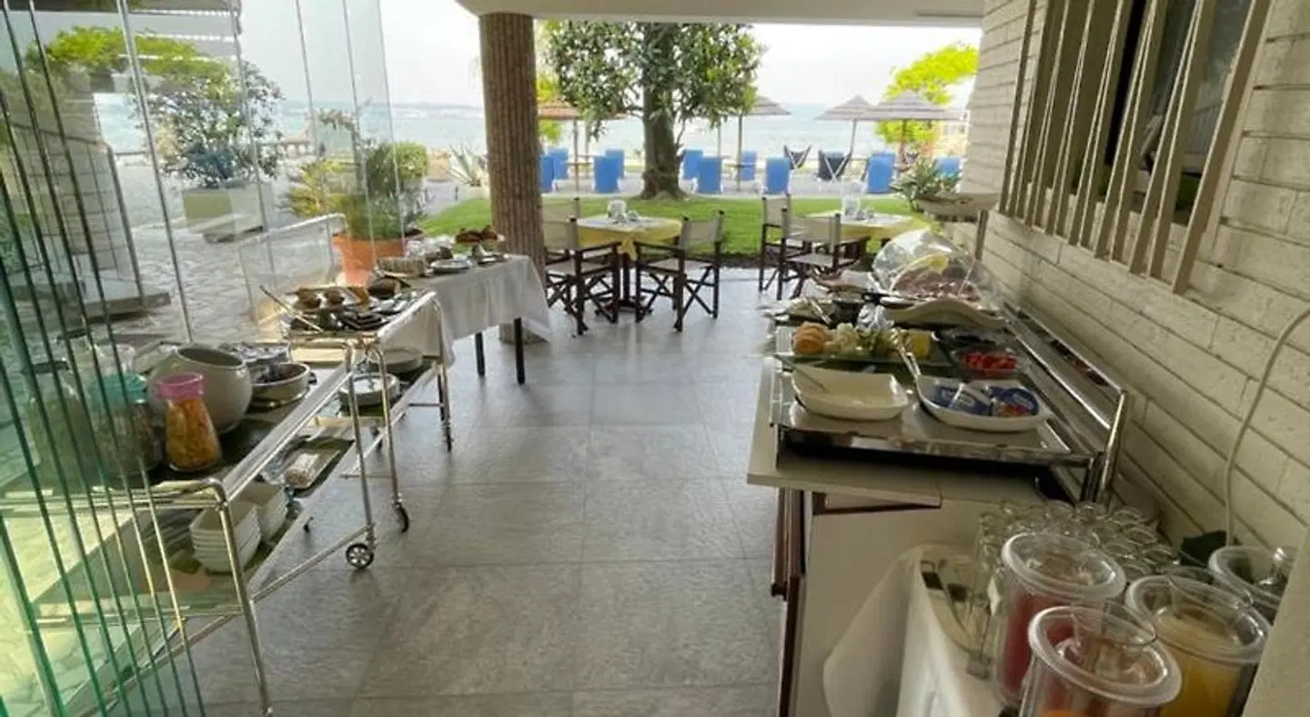 Du Lac Restaurant