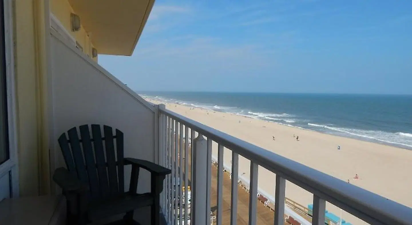 Howard Johnson Plaza by Wyndham Ocean City Oceanfront Strand
