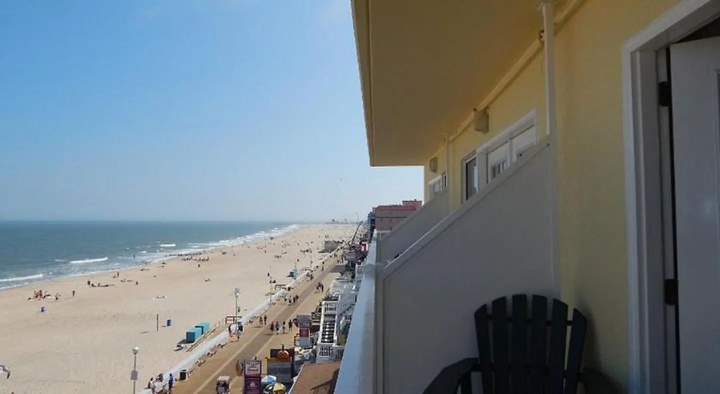 Howard Johnson Plaza by Wyndham Ocean City Oceanfront Strand