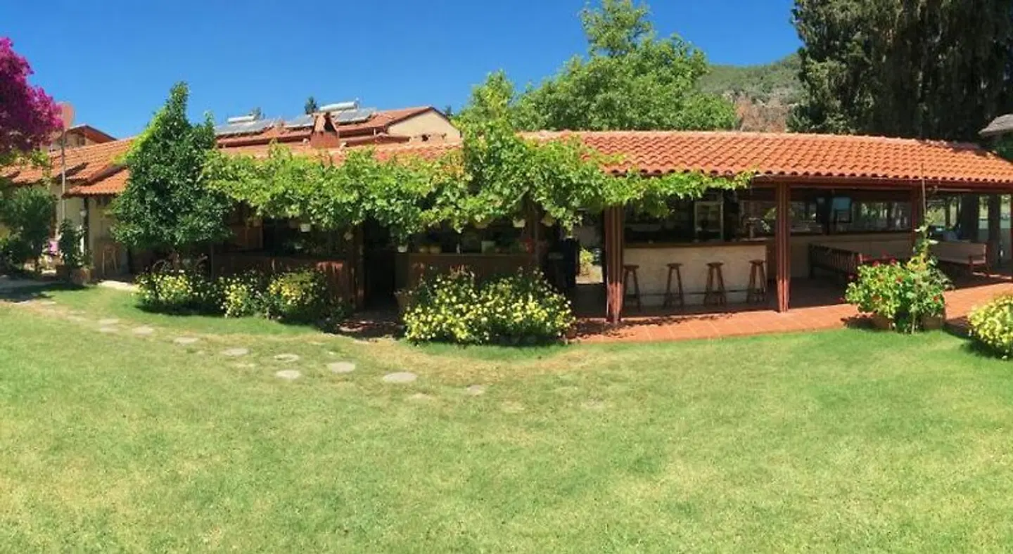 Midas Pension EXTERIOR