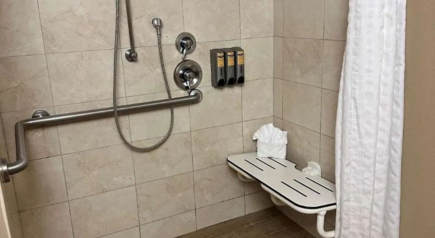 Best Western Plus Oceanside Palms Badezimmer