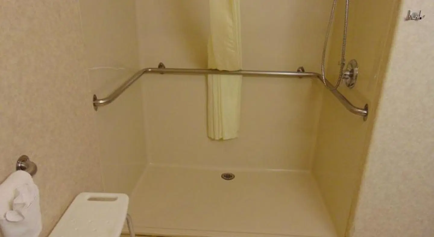 Econo Lodge Montrose Badezimmer