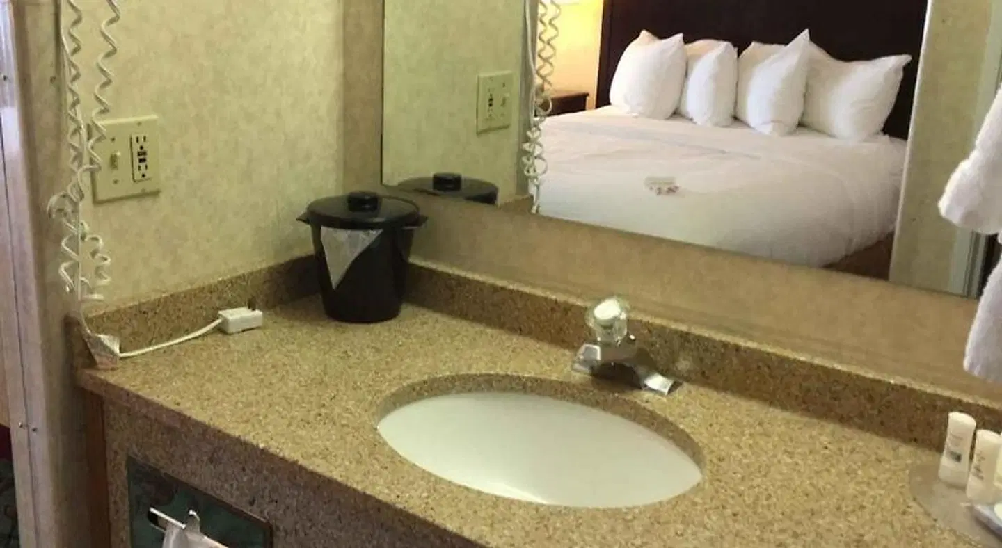 Econo Lodge Montrose Badezimmer