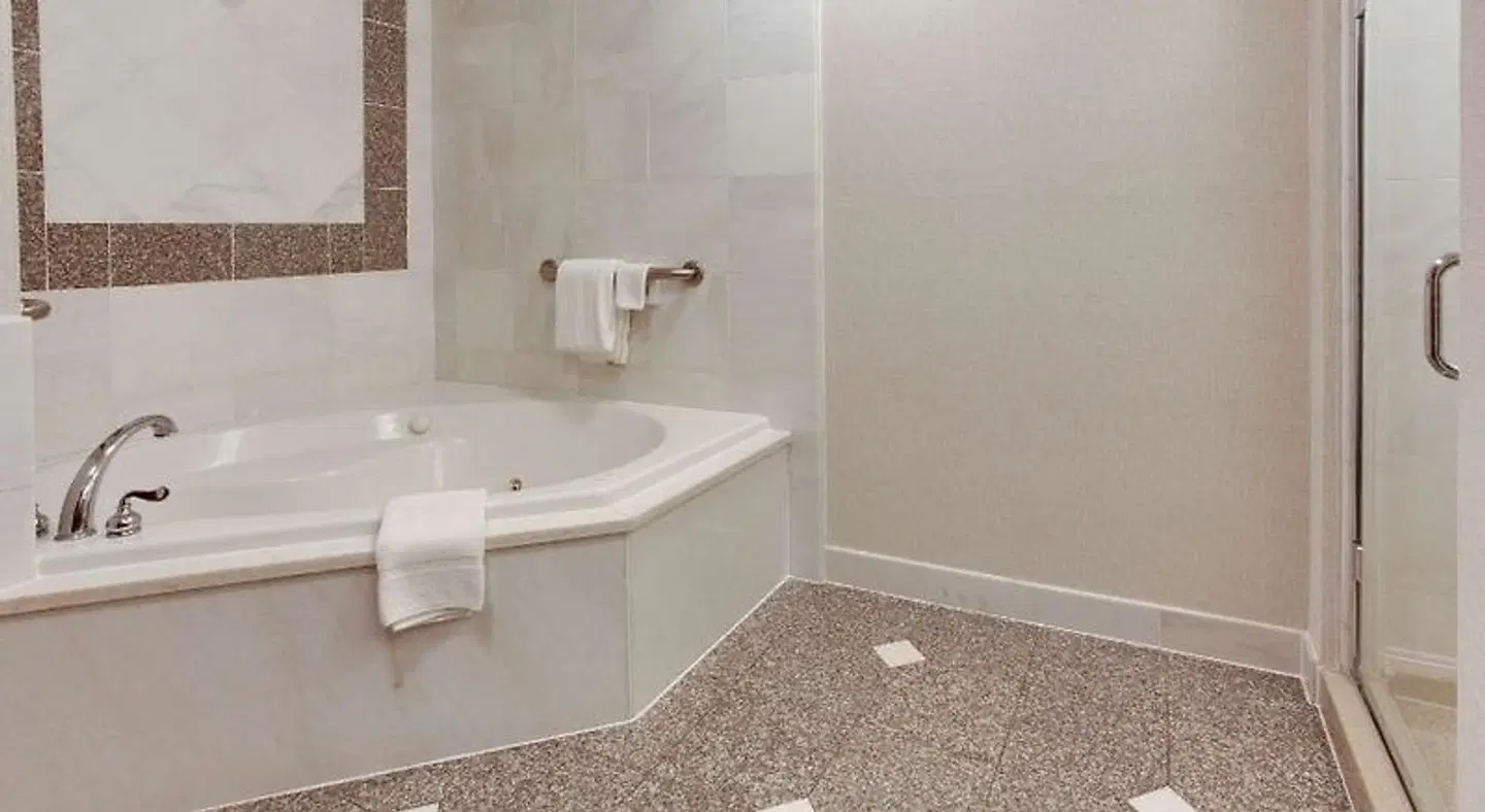 Drury Inn & Suites West Des Moines Badezimmer