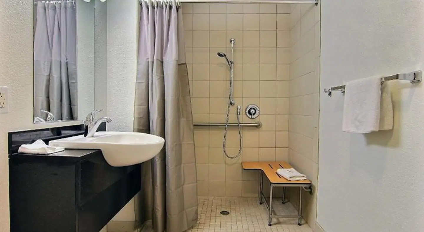 Motel 6 Corpus Christi, TX - Northwest Badezimmer