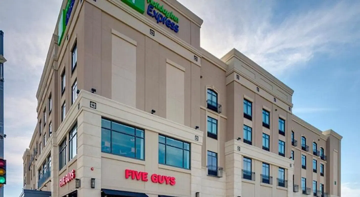 Holiday Inn Express & Suites Kansas City KU Medical Center by IHG EXTERIOR