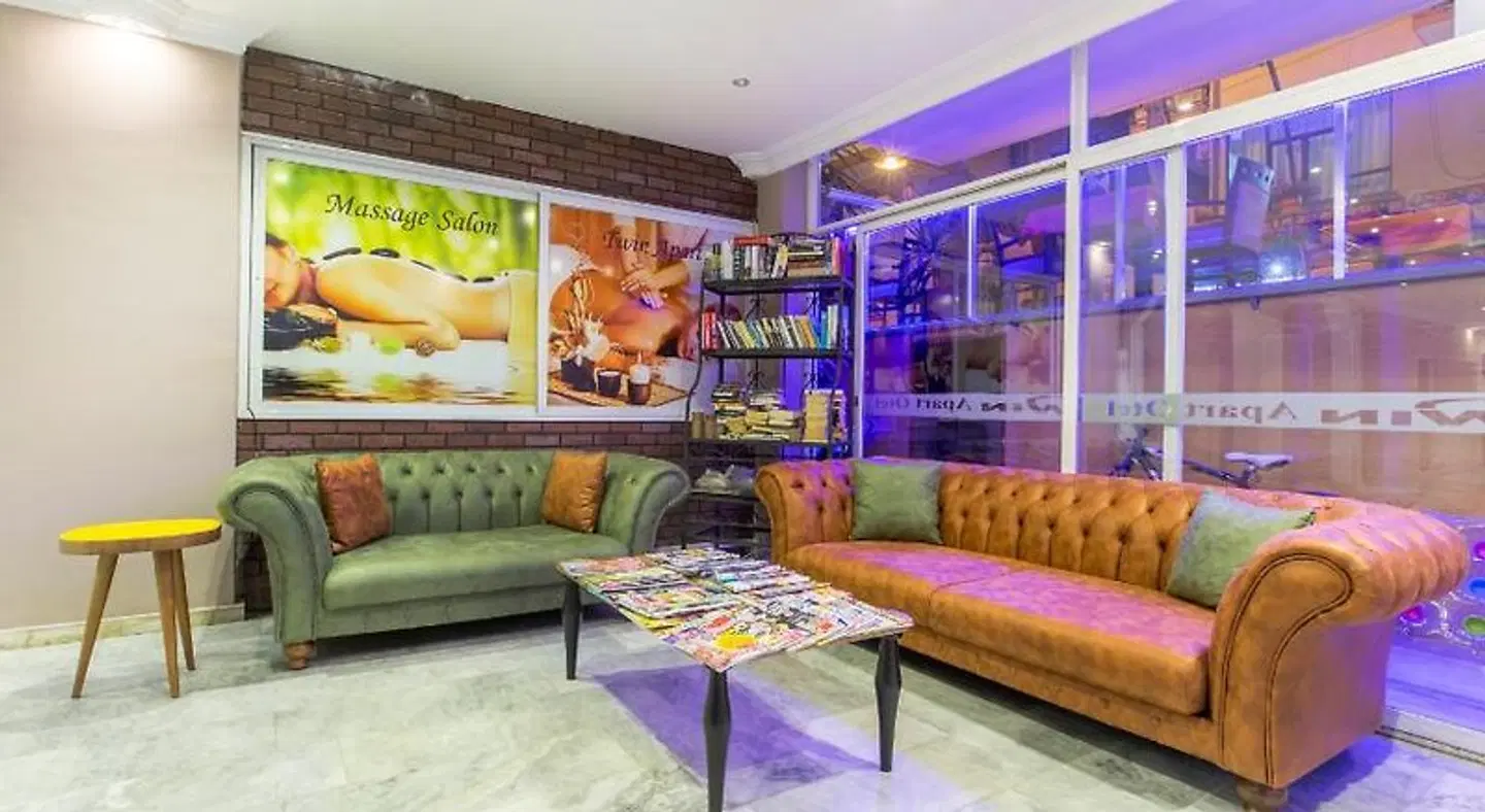 Twin Apart Hotel Bar