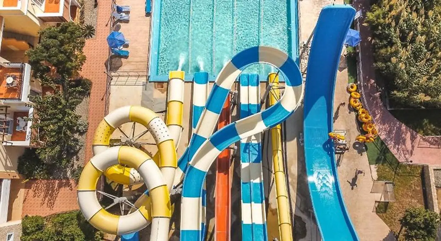 Chrispy Waterpark Resort PEOPLE