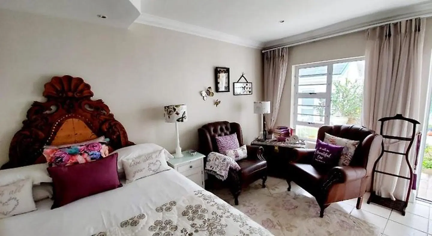 Gordon's Beach Lodge ROOM_EXAMPLE