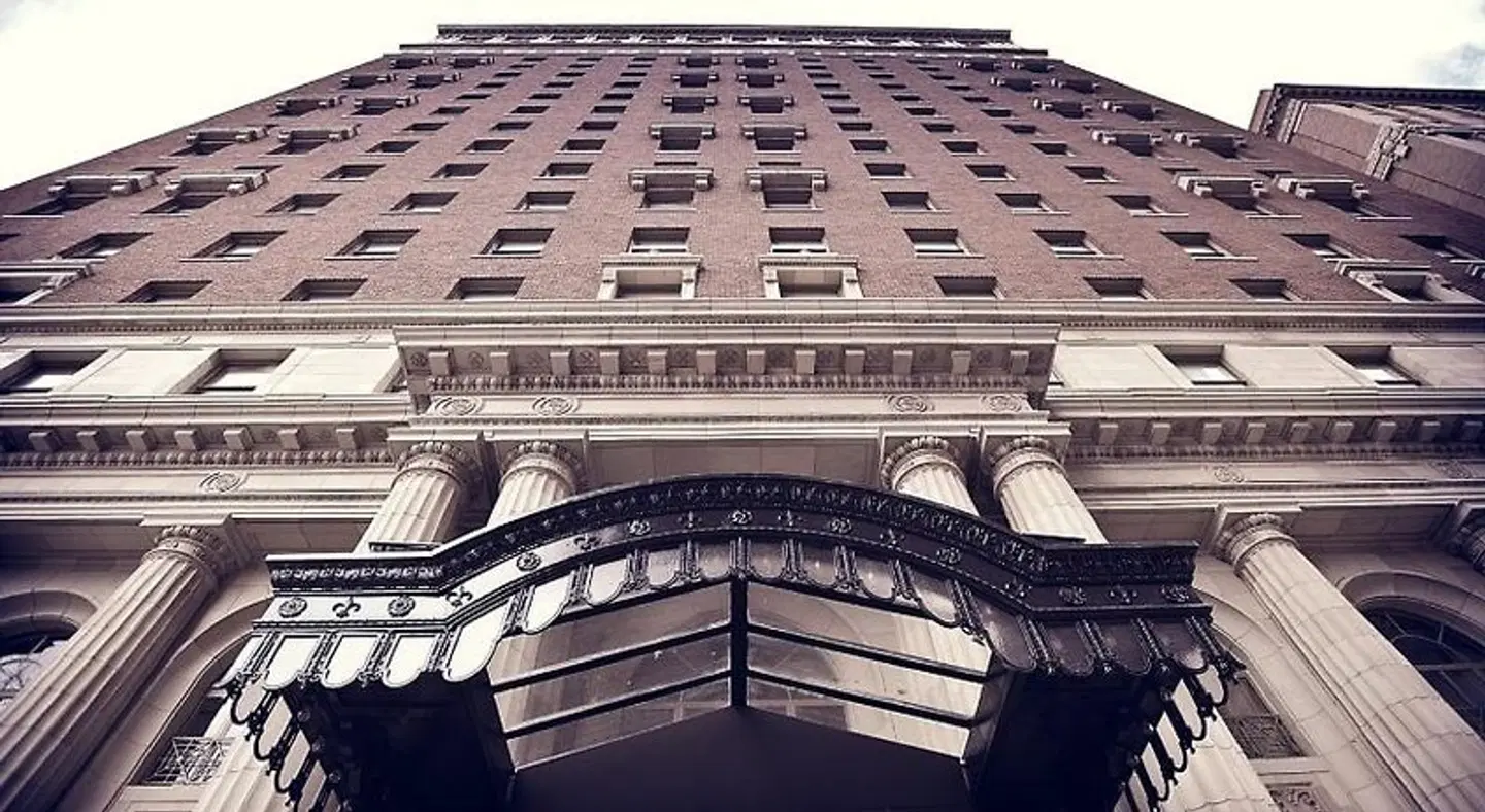 The Mayo Hotel and Residences EXTERIOR