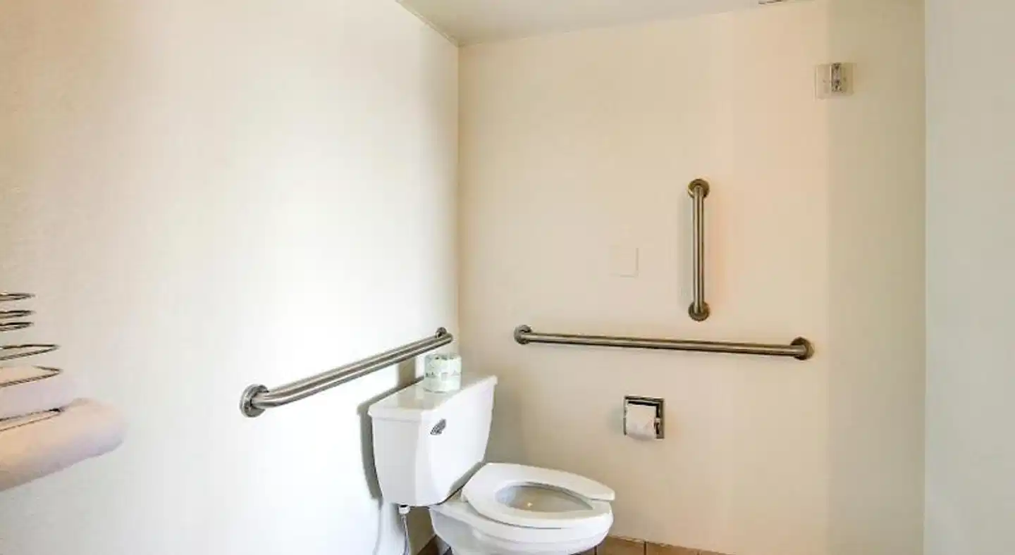 Motel 6 Denver, CO - Airport Badezimmer
