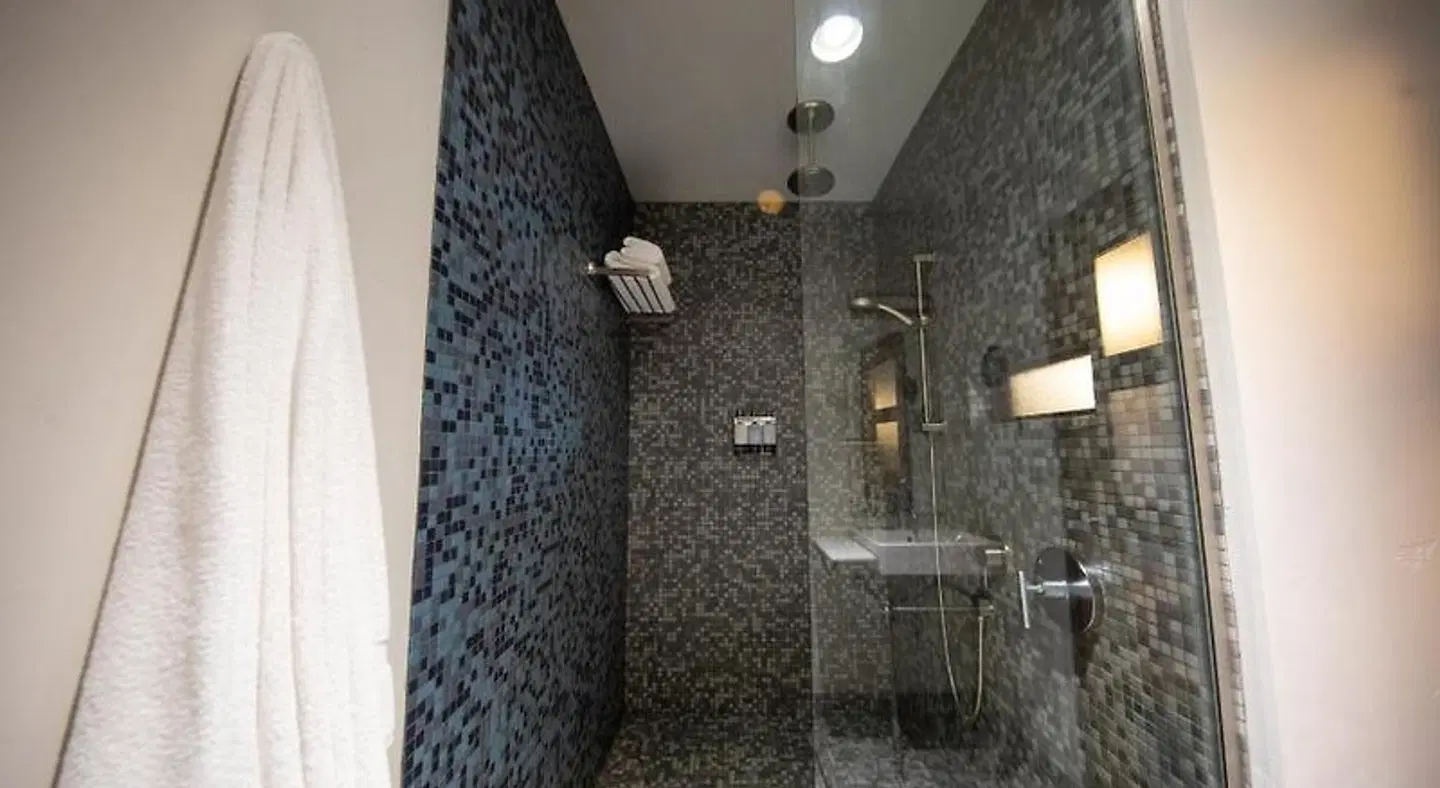 Modern Hotel Badezimmer