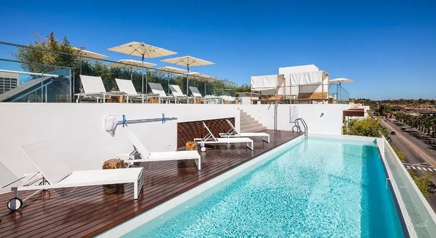 Lagos Avenida Hotel OUTDOOR_POOL