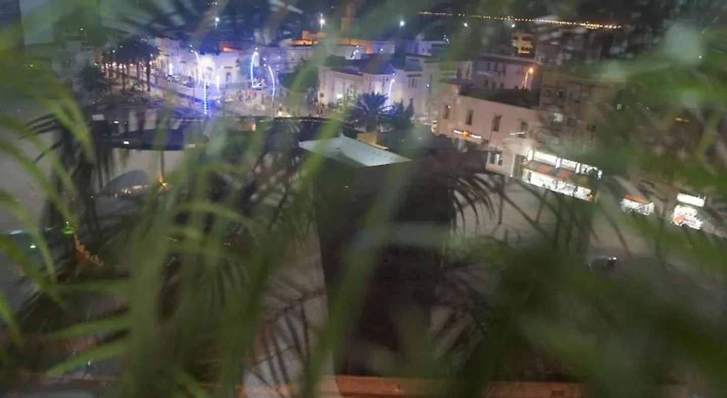 La Place OUTDOOR_POOL