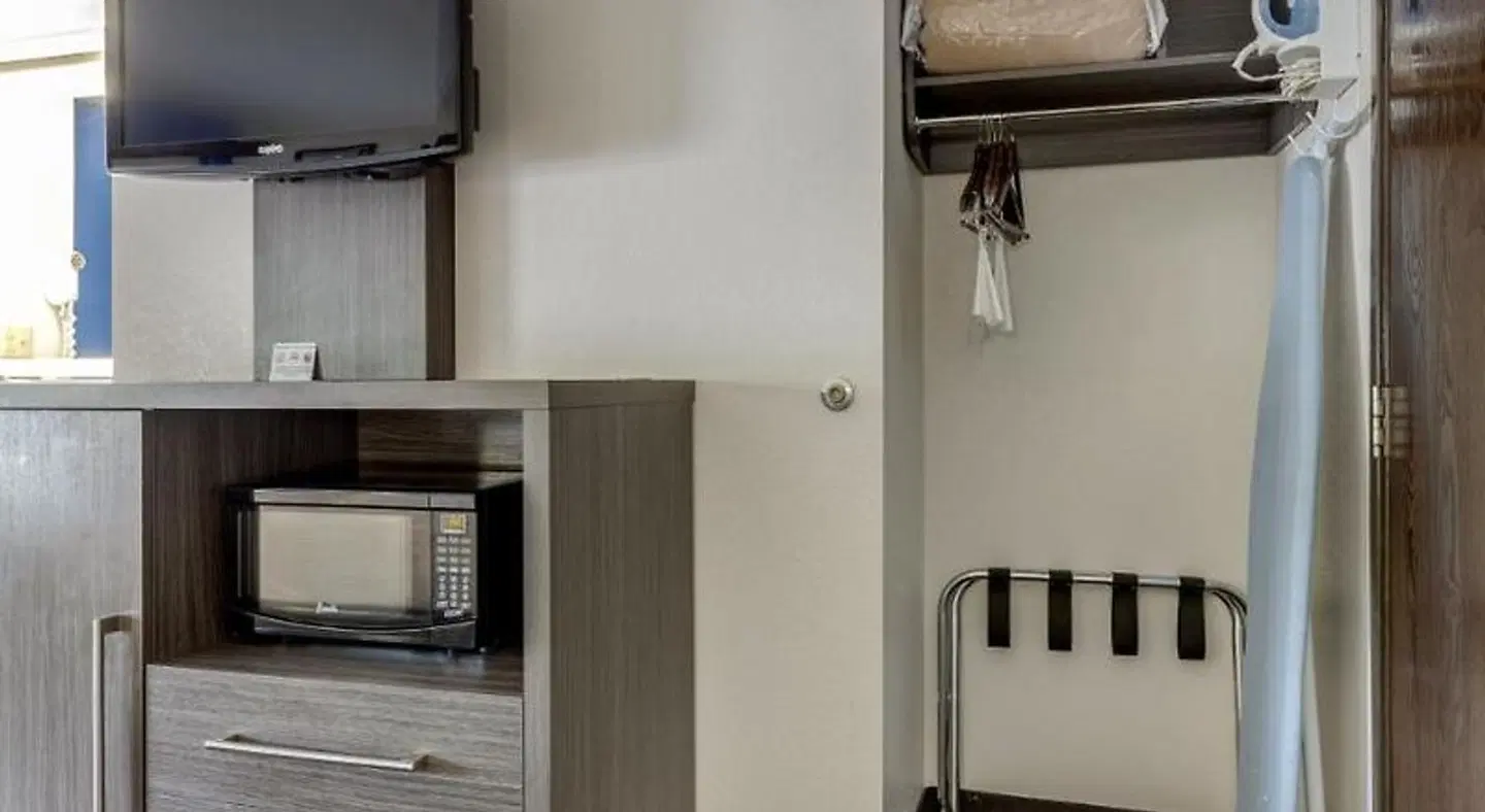 Alexis Inn and Suites Hotel ROOM_EXAMPLE